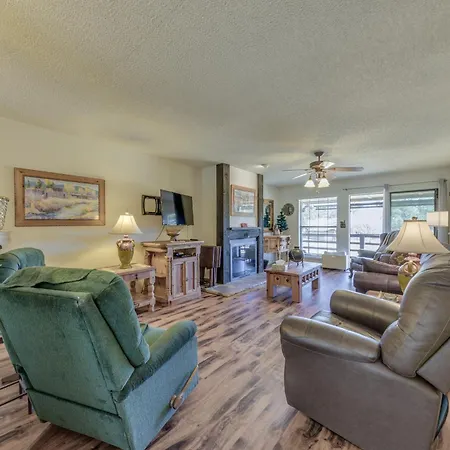 Ruidoso Condo With Golf View About 17 Mi To Ski Apache!